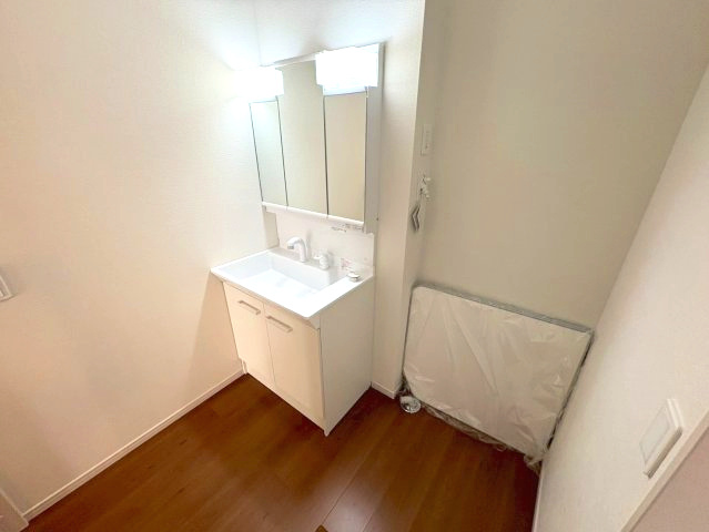 三木市緑が丘町本町１丁目　3号棟の独立洗面台