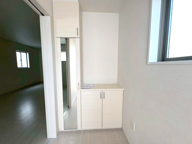 三木市緑が丘町本町１丁目　2号棟の玄関