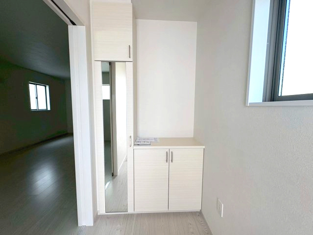 三木市緑が丘町本町１丁目　2号棟の玄関