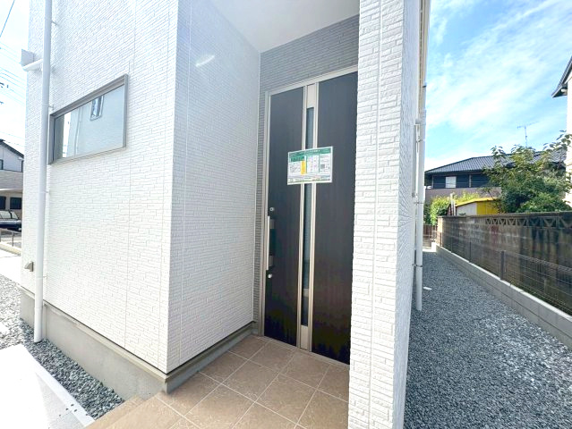 三木市緑が丘町本町１丁目　2号棟の玄関