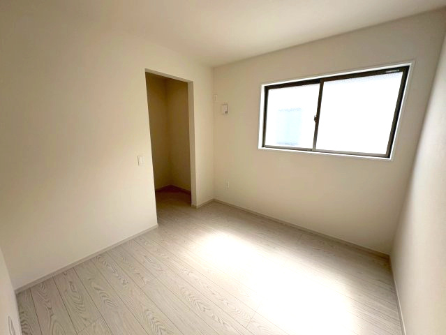 三木市緑が丘町本町１丁目　2号棟の洋室