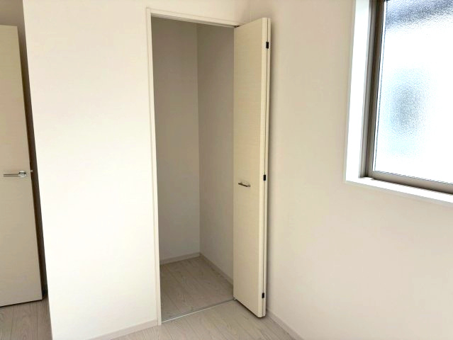 三木市緑が丘町本町１丁目　2号棟の収納