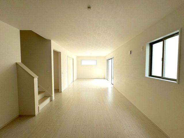 三木市緑が丘町本町１丁目　2号棟の居間・リビング