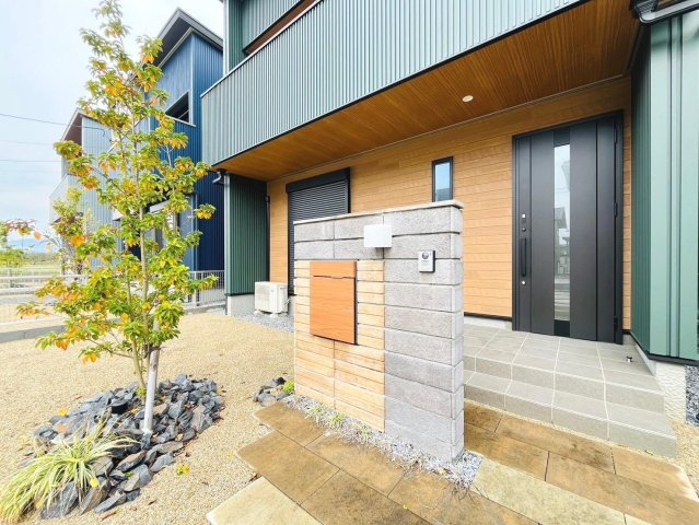 戸建　本巣郡北方町高屋Ⅲ　全4区画分譲の玄関|玄関ドアの鍵はディンプルキーと内側はサムターンキーになっており防犯性の高い仕様になっています。