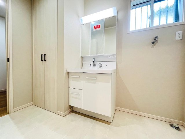 戸建　本巣郡北方町高屋Ⅲ　全4区画分譲の独立洗面台|洗面洗髪化粧台です。物件により三面鏡または一面鏡の場合があります。詳しくは担当者までお問合せ下さい。