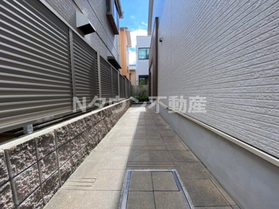 【エントランス】 | プレジール | 清潔なエントランスです