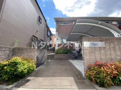 【エントランス】 | プレジール | エントランスです