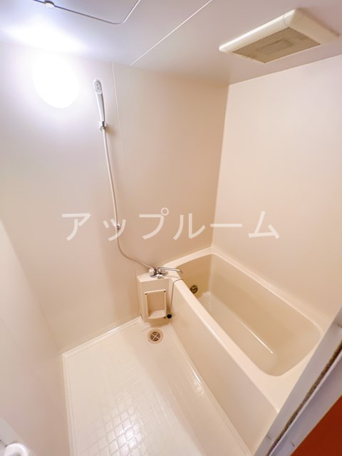 ベルフラワーASの浴室