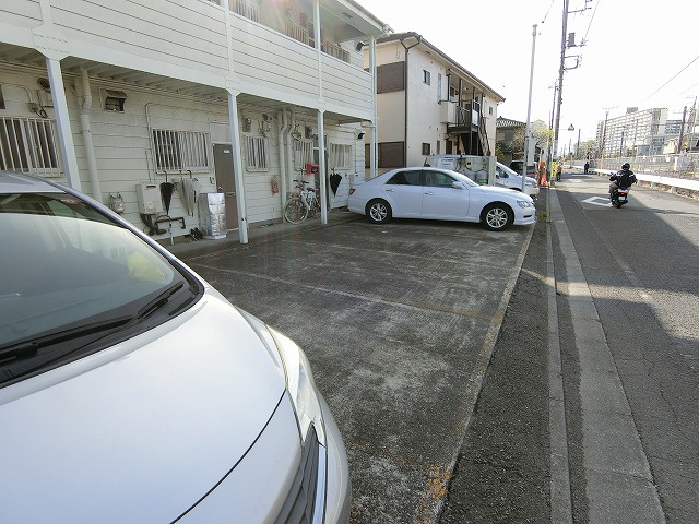 コーポ内野の駐車場