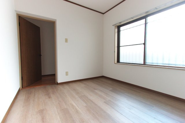 シャンテーヌの洋室