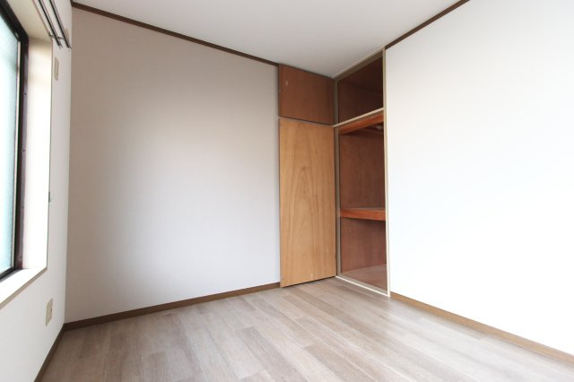 シャンテーヌの洋室