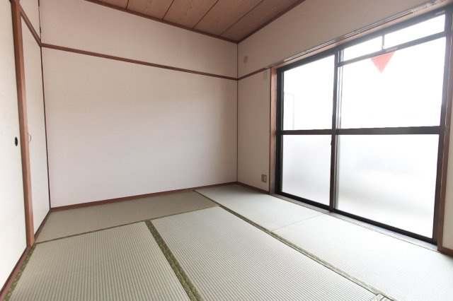 シャンテーヌの和室|ベランダ側6和