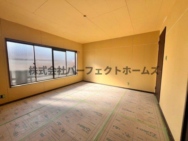 藤阪元町戸建　賃貸の洋室|明るい洋室です