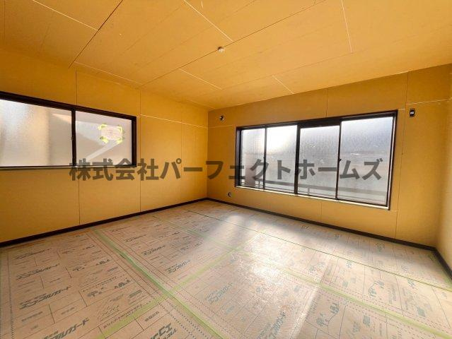 藤阪元町戸建　賃貸の居間・リビング|使いやすいリビングです