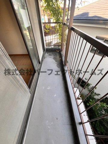 藤阪元町戸建　賃貸のバルコニー|バルコニー付きです