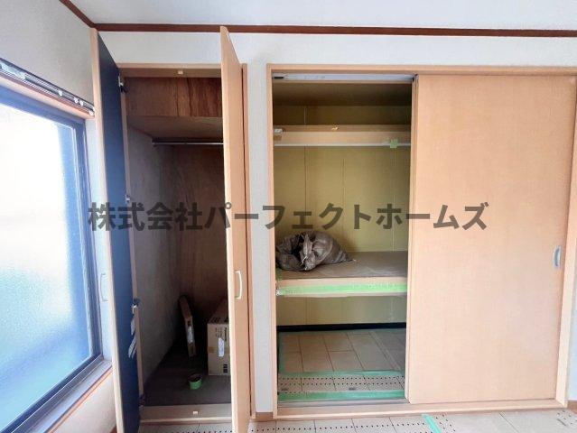 藤阪元町戸建　賃貸の収納|こまごまとしたものを収納できそうですね