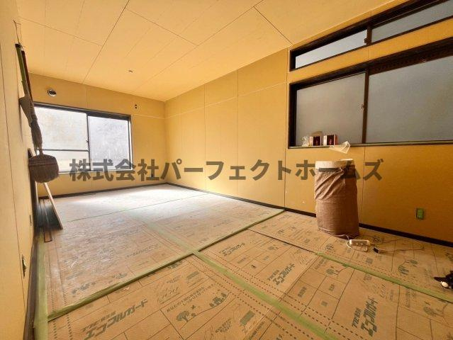 藤阪元町戸建　賃貸の居間・リビング|おしゃれなリビングです