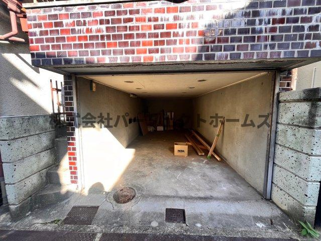 藤阪元町3丁目戸建　賃貸のエントランス|落ち着いたエントランスです