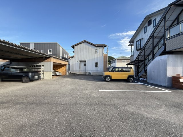 ハイツショウエイの駐車場