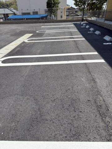 ソワ　レプスの駐車場
