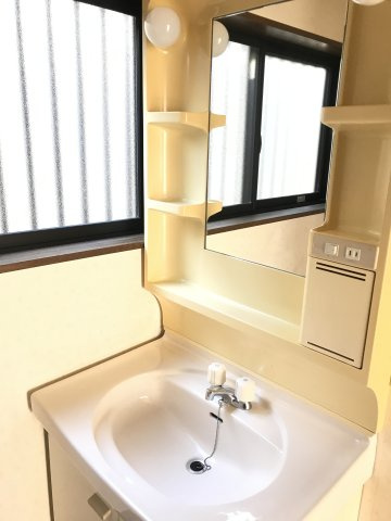 『北鴻巣駅』西口5分。元居酒屋の居抜き物件（店舗付住宅）の独立洗面台