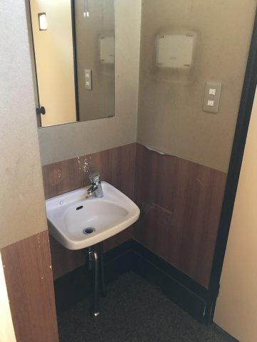 『北鴻巣駅』西口5分。元居酒屋の居抜き物件（店舗付住宅）のその他|店舗設置の手洗い