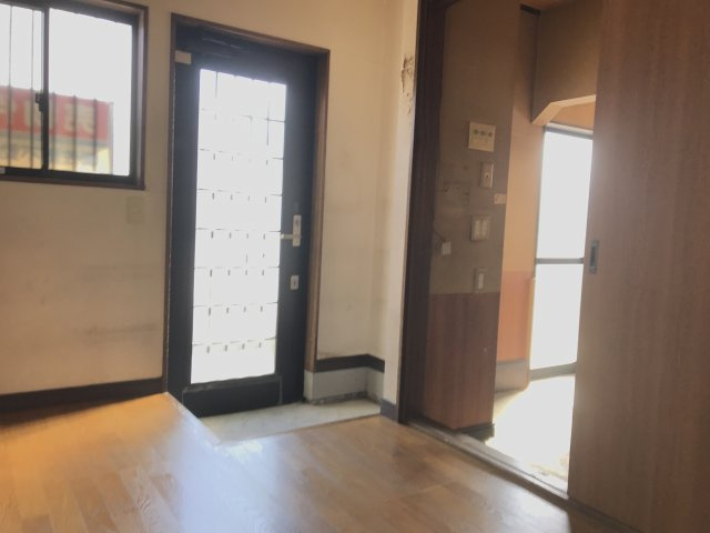 『北鴻巣駅』西口5分。元居酒屋の居抜き物件（店舗付住宅）の玄関