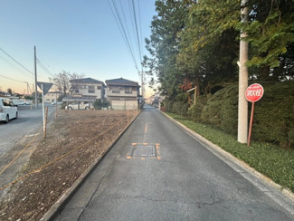 【前面道路含む現地写真】 | 日高市高萩　建築条件なし売地　「武蔵高萩駅」徒歩12分　敷地42坪　【高萩小学区】