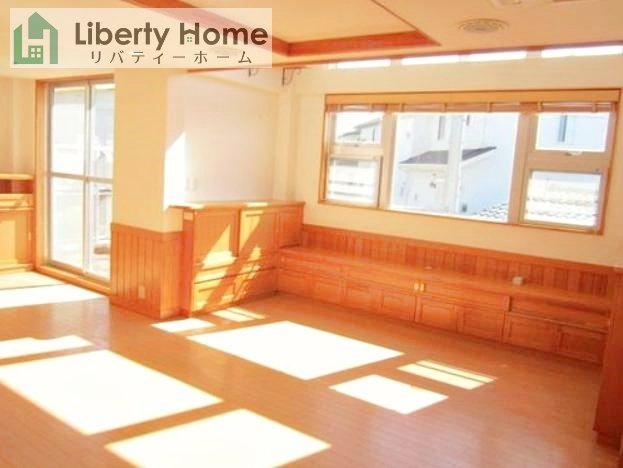 水戸市吉沢町　中古戸建の居間・リビング