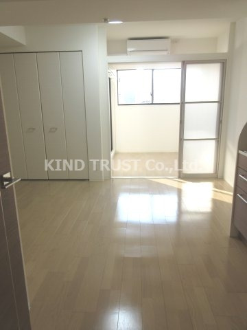 HS梅田EASTの居間・リビング|居間です