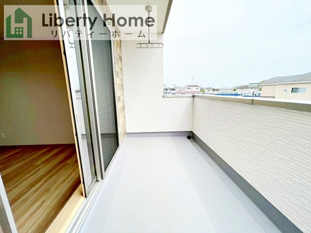 土浦市荒川沖西第1期　2号棟　新築戸建のバルコニー