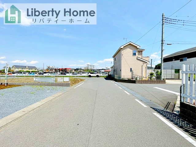 土浦市荒川沖西第1期　2号棟の前面道路含む現地写真