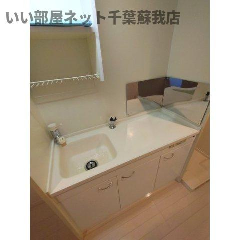 コンフォートヴィラ・寒川のキッチン|コンパクトなキッチンで掃除もラクラク