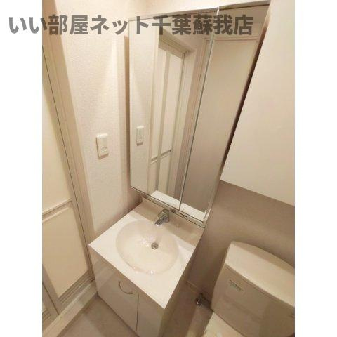 コンフォートヴィラ・寒川の洗面所|ゆったりとスペースのある洗面所