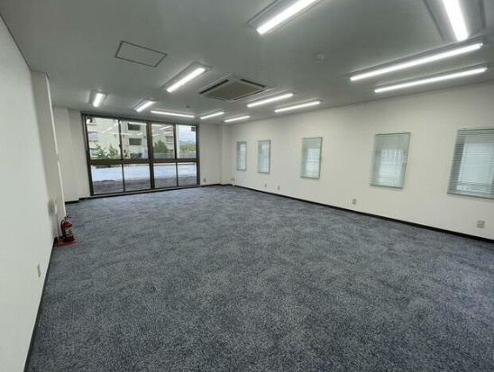 守山市浮気町の店舗事務所の内装|内装もきれいです