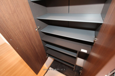 【エントランス】 | プリュネ | 清潔なエントランスです
プリュネ　203号室　2020年10月5日撮影