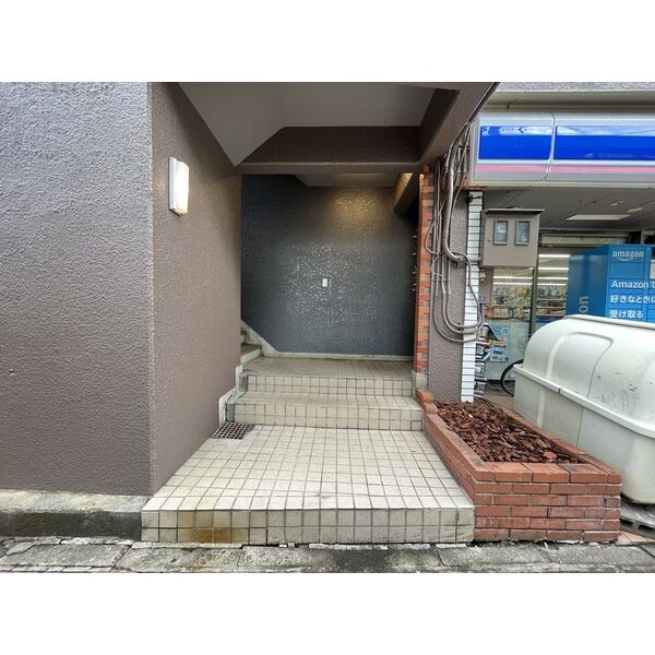 シーズンコート東別院のエントランス
