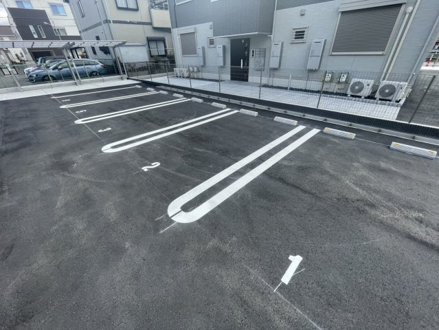 スリジエ新大宮の駐車場