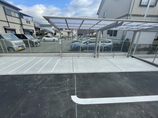 スリジエ新大宮の駐車場