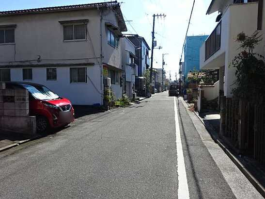 【前面道路含む現地写真】