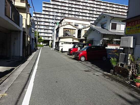 【前面道路含む現地写真】