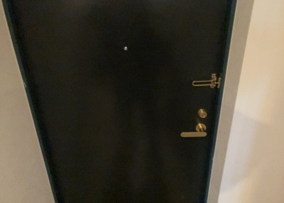 【玄関】 | グリーンビレッジひばりが丘 | 玄関は家の顔でもあり、家族以外の目にも止まる場所です。玄関は外との間を仕切る扉、靴などをしまっておく収納スペース、靴脱ぎのたたきスペース、来客とのやり取りをするドアホンなど複数のアイテムからなります。