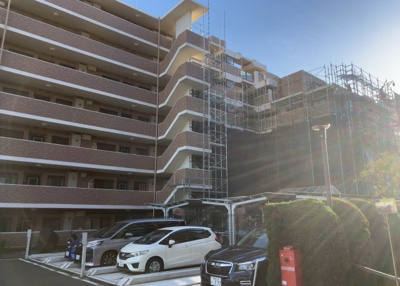 【構造・工法・仕様】 | グリーンビレッジひばりが丘 | ＲＣ造、Reinforced Concreteは直訳すると補強されたコンクリートです。主に柱や梁・床・壁が鉄筋とコンクリートで構成おり、鉄筋を組んだ型枠にコンクリートを流し込んで固めたものを指します。