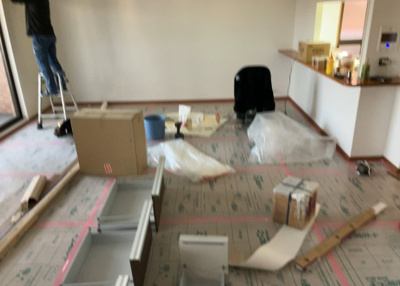 【居間・リビング】 | グリーンビレッジひばりが丘 | 直線タイプはLとDKを一直線に並べた形で対面キッチンのタイプです。一般的なのでよく見かけるかもしれません。直線タイプに似た直接アイランドタイプは、キッチンとダイニングの間に壁がない分広く感じられます。