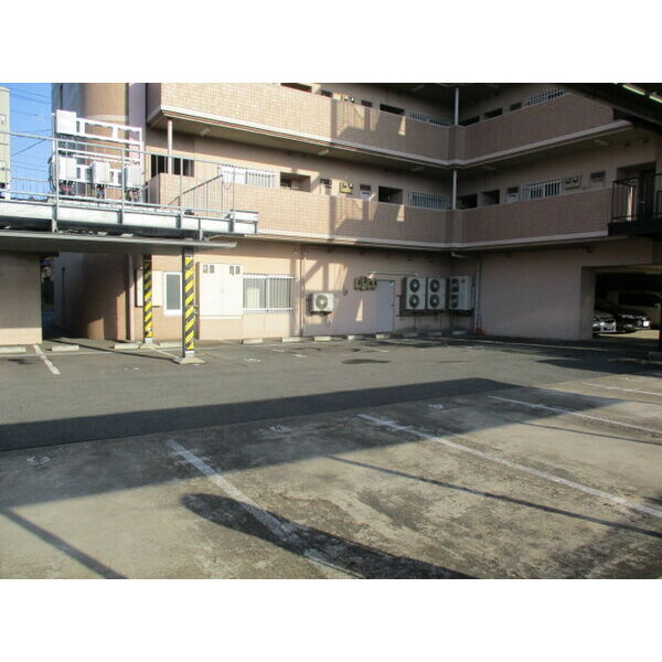 キャステール安倍館の駐車場