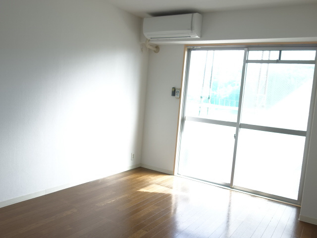 神戸市垂水区清水が丘３丁目の賃貸マンションの居間・リビング