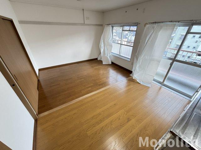 鶴山台12号棟の居間・リビング