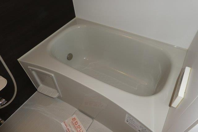 総社市西郡のアパートの浴室|追い焚きバス