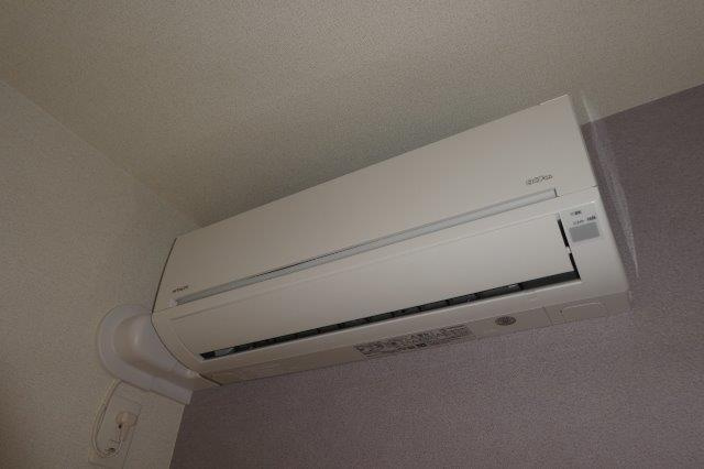 総社市西郡のアパートの設備|エアコン