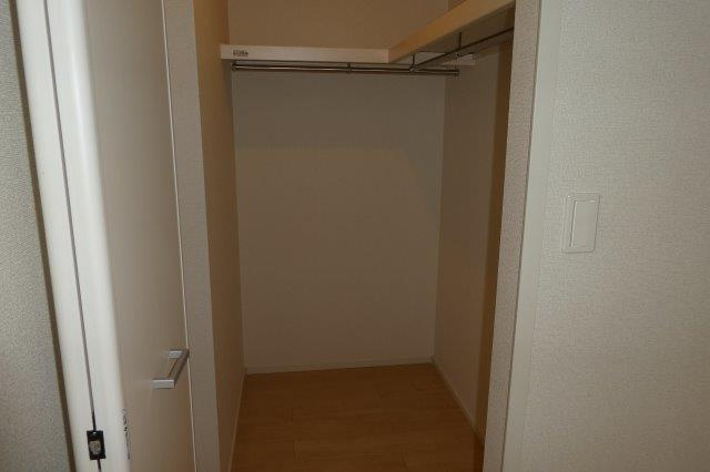 総社市西郡のアパートの収納|ウォークインクローゼット